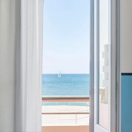 Riviera Hotell