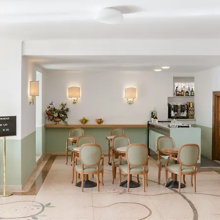 Riviera Hotel